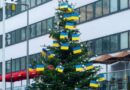 У Берліні новорічну ялинку прикрасили українськими прапорами
